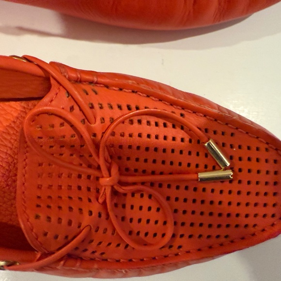 Tory Burch driving mov - Picture 1 of 6